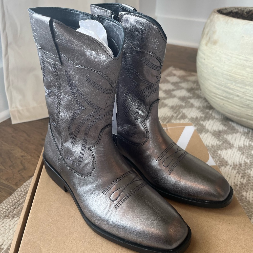 COPY - NIB Zara girls size 34 (US 2.5/3) Platinum cowboy boots - Picture 4 of 4